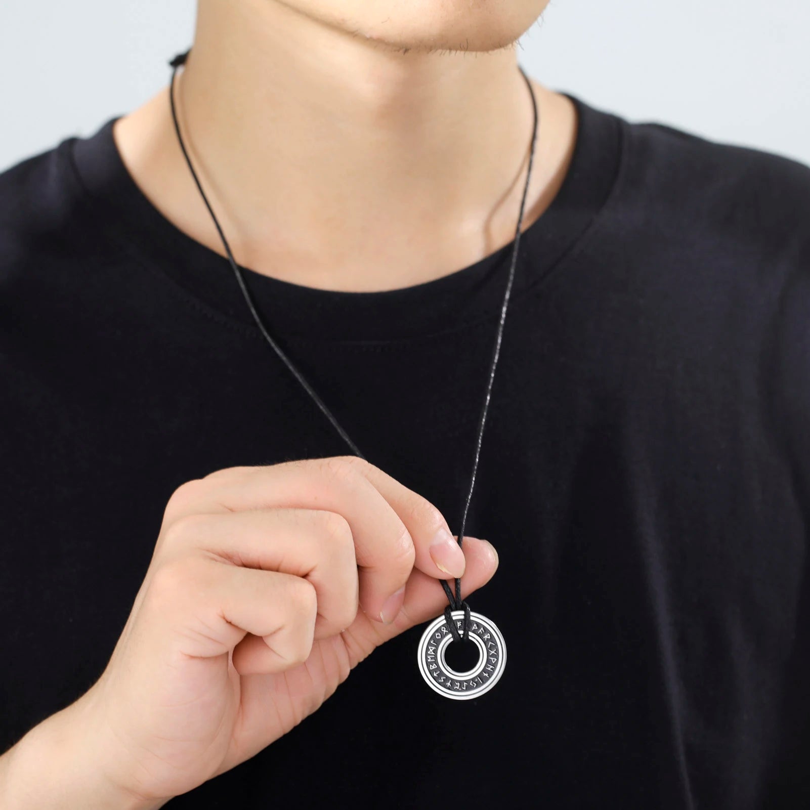 Nordic Runes Necklace – Courage