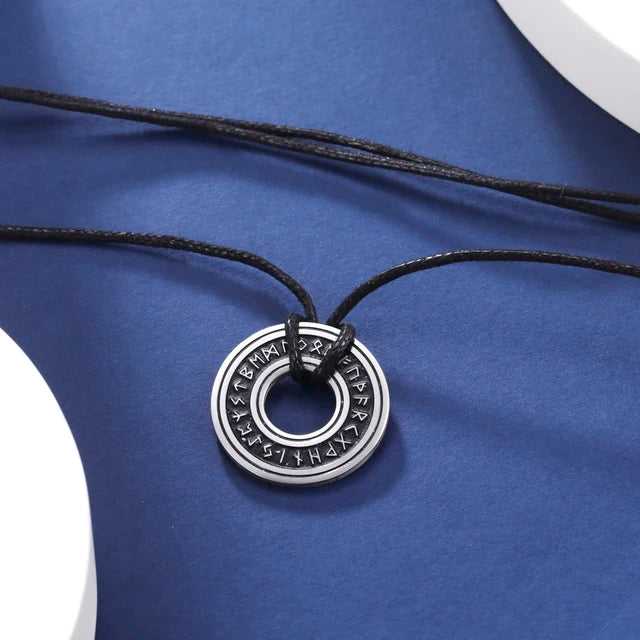 Nordic Runes Necklace – Courage